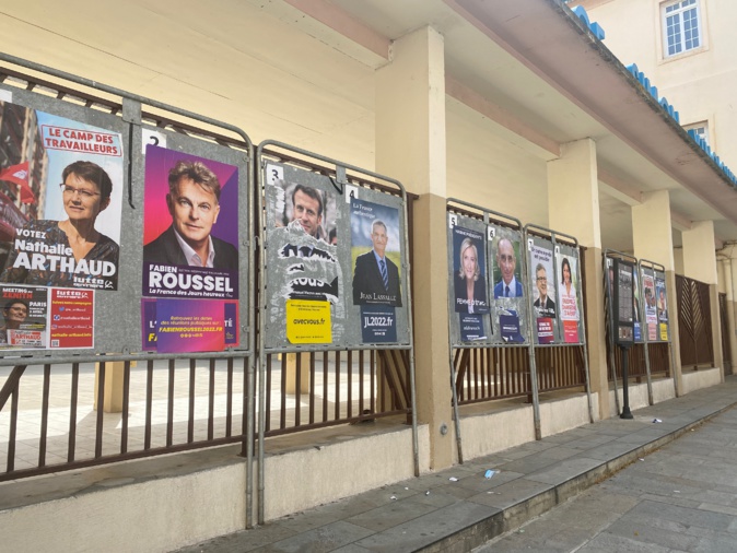 Les affiches officielles collées ce lundi matin à Bastia. Photo CNI Les affiches officielles collées ce lundi matin à Bastia. Photo CNI