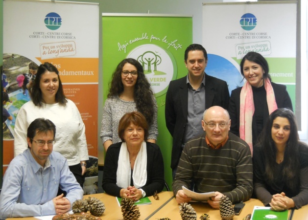 Fabien Arrighi, directeur du CPIE, Marie-Noëlle Leonelli, présidente de Total Corse, Antoine Feracci, directeur du CPIE, Céline Pietrera, intervenante CPIE et leur équipe évoquent le programme pédagogique Isula Verde.