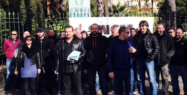 Le S.T.C Marins devant les grilles de l’Assemblée de Corse :  « Pacte Social ou pacte des loups ? »