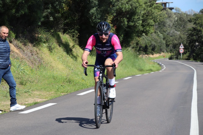 Julien Ricci (Team Vélosport) vainqueur en solitaire Julien Ricci (Team Vélosport) vainqueur en solitaire