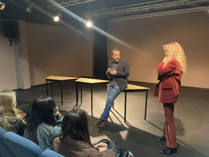 Les élèves du lycée Laetitia ont rencontré Jérôme Ferrari ce lundi 4 avril. Photo : Julia Sereni Les élèves du lycée Laetitia ont rencontré Jérôme Ferrari ce lundi 4 avril. Photo : Julia Sereni