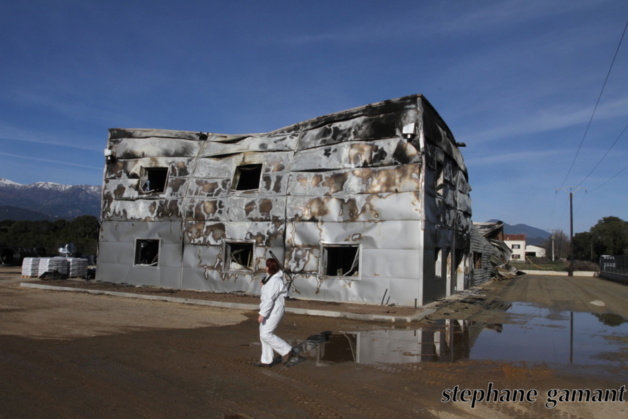 Les techniciens d'investigations criminelles étaient à pied d'œuvre ce matin (photo SG )