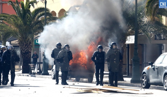 Dimanche 4 avril à Ajaccio, les affrontements ont duré jusqu'à 23h. Crédits Photo : Michel Luccioni Dimanche 4 avril à Ajaccio, les affrontements ont duré jusqu'à 23h. Crédits Photo : Michel Luccioni