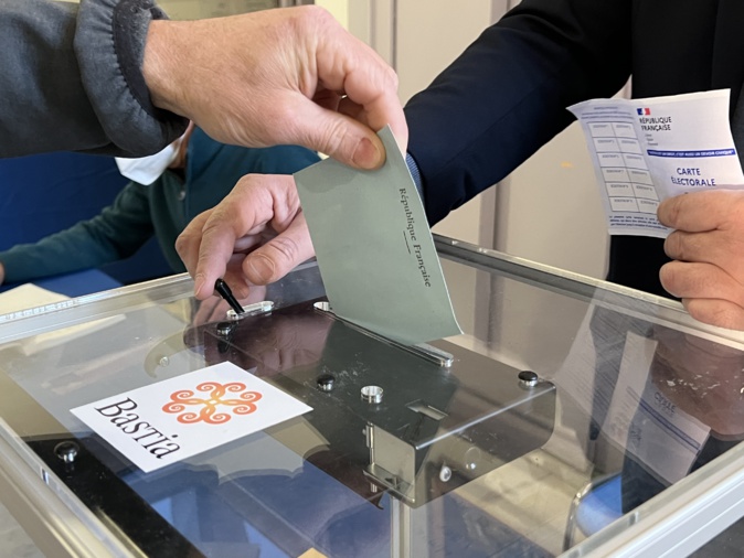 Le premier eleceteur bastiais a voté Le premier eleceteur bastiais a voté