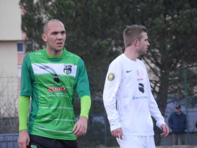 Poggi, à gauche et Vachet, en blanc, aux abois Poggi, à gauche et Vachet, en blanc, aux abois