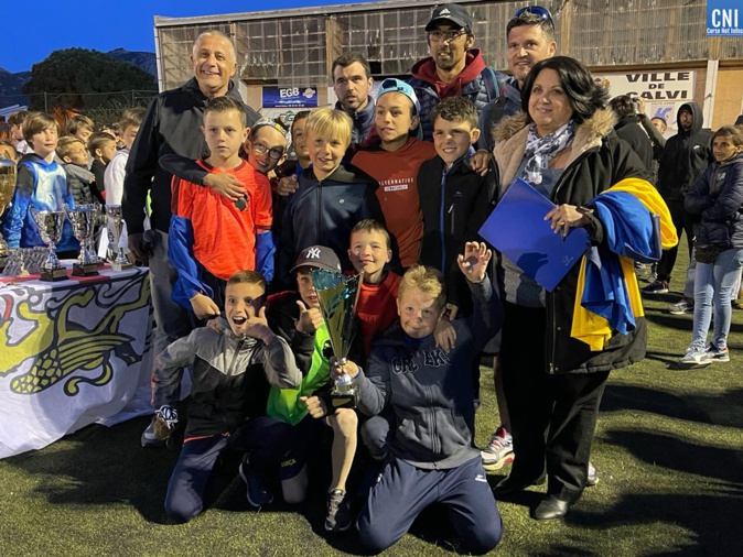 L'heure des récompenses pour les participants au tournoi du FC Balagne L'heure des récompenses pour les participants au tournoi du FC Balagne
