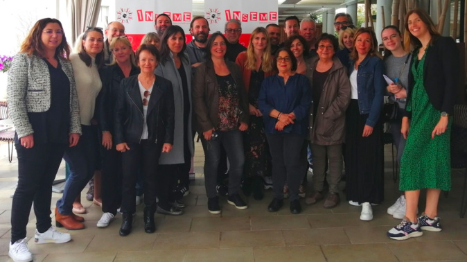 Les membres d'Inseme avec le parrain de l"association, l'acteur l’acteur Fred Testot Les membres d'Inseme avec le parrain de l"association, l'acteur l’acteur Fred Testot