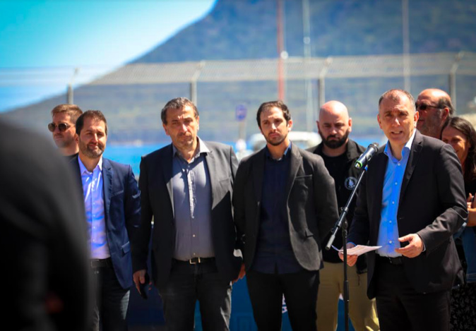 Le maire de Portivechju Jean-Christophe Angelini, accompagné de nombreux élus du conseil municipa et du député de la Corse du Sud Paul-André Colombani