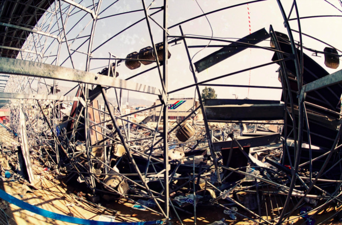 La tribune effondrée. Photo Gérard Baldocchi La tribune effondrée. Photo Gérard Baldocchi