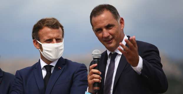 Le président de la République, Emmanuel Macron, et le président du Conseil exécutif de la Collectivité de Corse, Gilles Simeoni, en septembre 2020 à Bunifaziu. (Photo Florent Selvini)