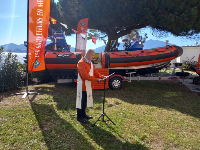 le diacre François Verdier, également sauveteur en mer, a béni les bateaux le diacre François Verdier, également sauveteur en mer, a béni les bateaux
