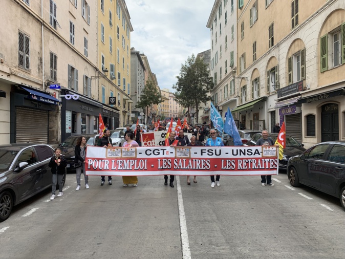 1er mai à Bastia : entre 250 et 300 personnes dans la rue 1er mai à Bastia : entre 250 et 300 personnes dans la rue