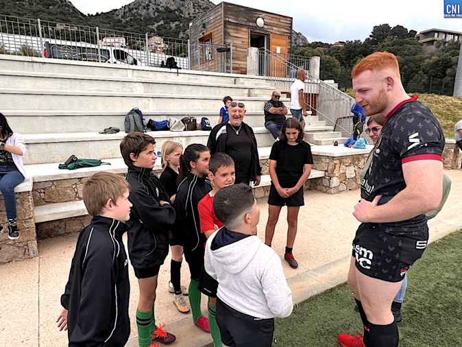 Killian Geraci face à ses jeunes supporters Killian Geraci face à ses jeunes supporters