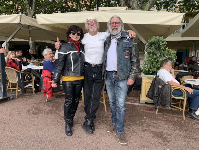 Pierre Billon, Patrick Braindot et les Indian Bikers de 22 clubs européens sur la place St Nicolas Pierre Billon, Patrick Braindot et les Indian Bikers de 22 clubs européens sur la place St Nicolas