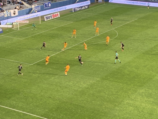 Battu par Rodez (0-1), le Sporting rate complètement sa "der" à domicile