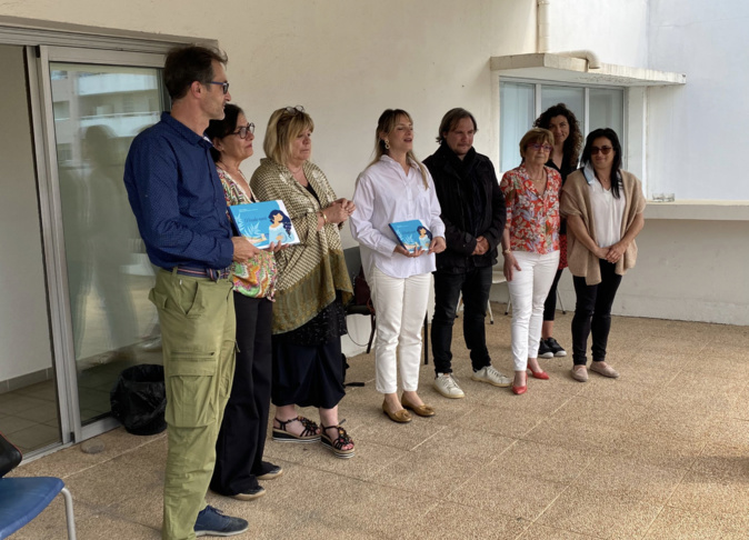 Antonia Lucciani entourée par les auteurs du livre Antonia Lucciani entourée par les auteurs du livre