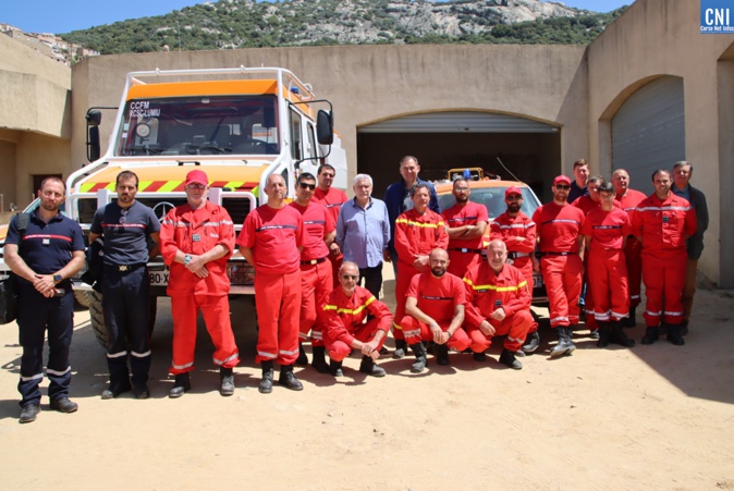 Les stagiaires avec les cadres du SIS 2B, Paul Lions et Etienne Suzzoni. Les stagiaires avec les cadres du SIS 2B, Paul Lions et Etienne Suzzoni.