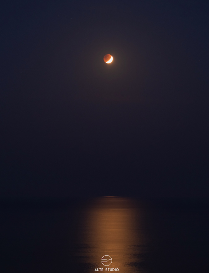 Corse : les incroyables images de l'éclipse totale de Lune
