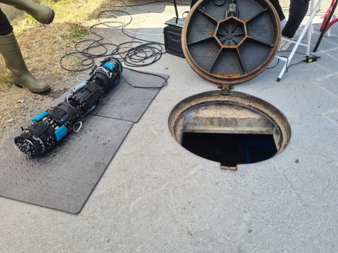 Le robot d'Acwa Robotics se faufile dans les canalisations. Crédits Photo : Pierre-Manuel Pescetti Le robot d'Acwa Robotics se faufile dans les canalisations. Crédits Photo : Pierre-Manuel Pescetti