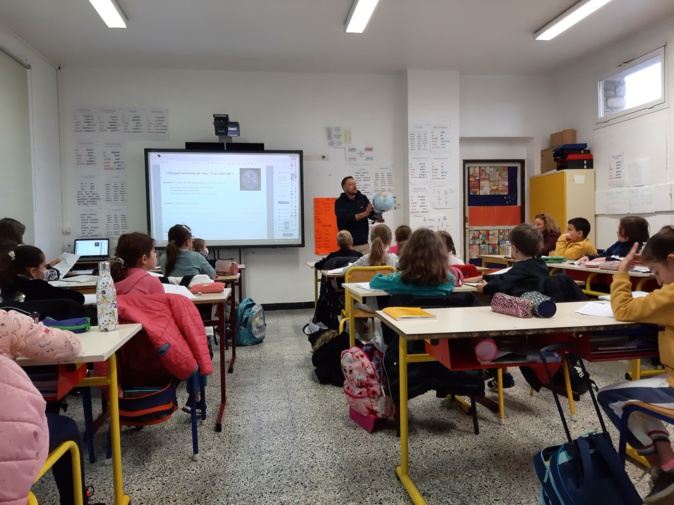 La rivière expliquée aux enfants en Castagniccia La rivière expliquée aux enfants en Castagniccia