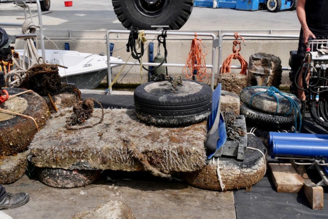 En majorité, les déchets remontés sont des pneus. En majorité, les déchets remontés sont des pneus.