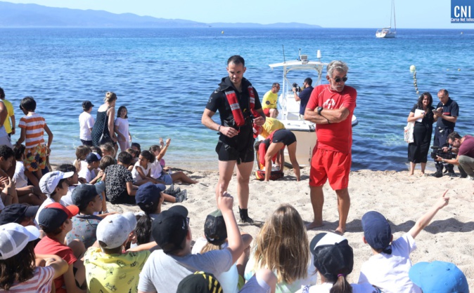 Initiation au sauvetage côtier pour les scolaires ajacciens (Photo Michel Luccioni) Initiation au sauvetage côtier pour les scolaires ajacciens (Photo Michel Luccioni)