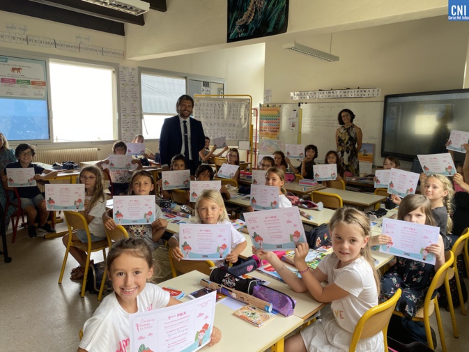 Les élèves gagnants avec le recteur de l'académie de Corse