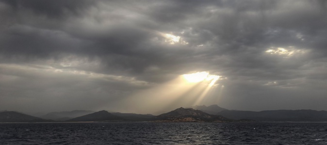 Avis de fort coup de vent dans les bouches de Bonifacio (Photo Pascal Le Dervouët)