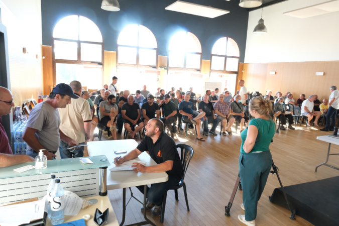 Folelli : Une 1ère formation décennale des chasseurs en salle. Folelli : Une 1ère formation décennale des chasseurs en salle.