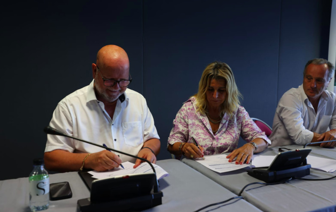 La signature de la convention entre le président de la CCI, Jean Dominici, et la présidente de l'ACT, Angèle Bastiani La signature de la convention entre le président de la CCI, Jean Dominici, et la présidente de l'ACT, Angèle Bastiani