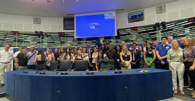 Les élèves du lycée Finosello au Parlement européen. Photo CNI. Les élèves du lycée Finosello au Parlement européen. Photo CNI.