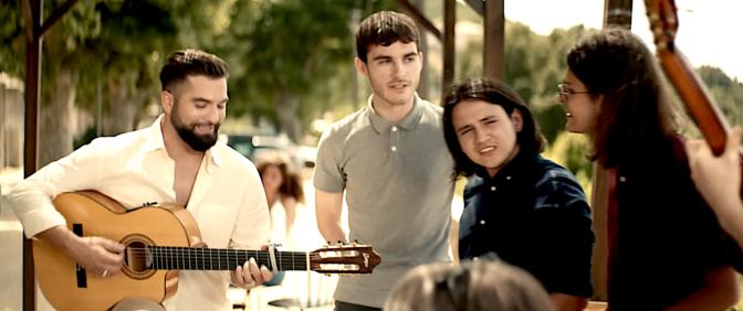 Kendji Girac et "L'Avvinta" (Capture écran YouTube) Kendji Girac et "L'Avvinta" (Capture écran YouTube)