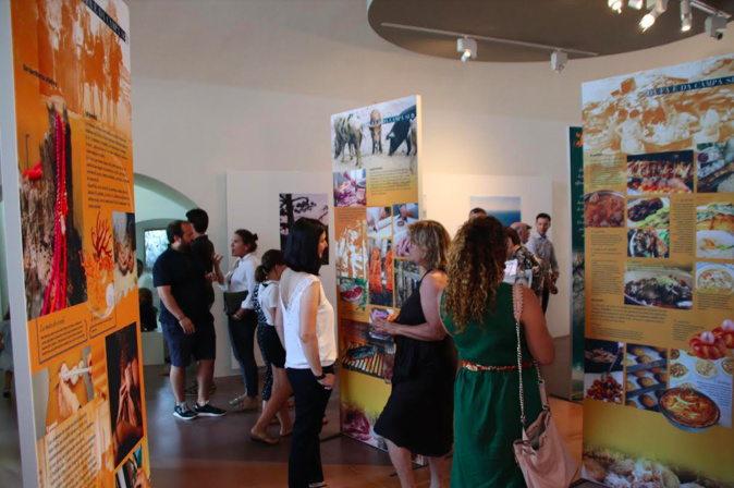 La visite de cette exposition est gratuite et s'adresse à un public le plus large possible La visite de cette exposition est gratuite et s'adresse à un public le plus large possible