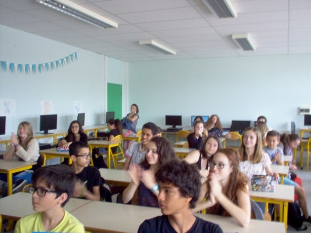 Le Rotary club de Balagne remet un chèque au collège de Calvi Le Rotary club de Balagne remet un chèque au collège de Calvi