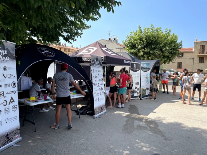 Le village "Terre des Dieux" au départ de Calenzana Le village "Terre des Dieux" au départ de Calenzana