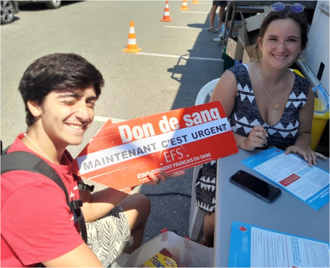 Charlotte et Vincenzo de Marseille eux aussi donnent leur Sang pour la première fois . Bravo Charlotte et Vincenzo de Marseille eux aussi donnent leur Sang pour la première fois . Bravo