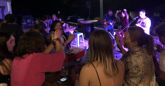 Chez François - Ind’è Alba è Paul Si - à Ortale : un lieu de sociabilité toute l’année ! Chez François - Ind’è Alba è Paul Si - à Ortale : un lieu de sociabilité toute l’année !