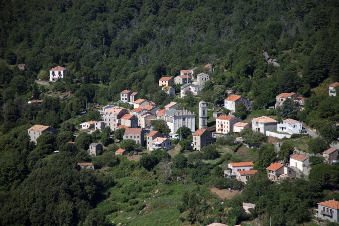 L’Isulacciu-di-Fiumorbu L’Isulacciu-di-Fiumorbu