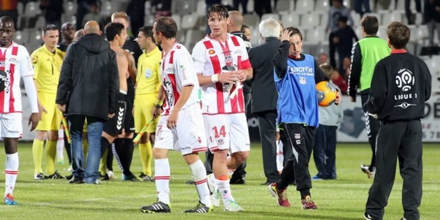 Coup de sifflet final sur l'ACA en L1 (Ritrattu : G. Pierlovisi) Coup de sifflet final sur l'ACA en L1 (Ritrattu : G. Pierlovisi)