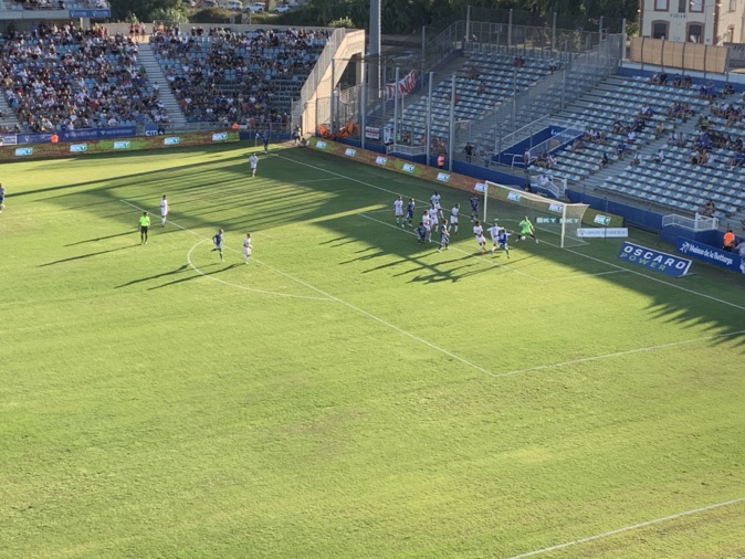 Talal échoue de peu devant Hautbois le gardien lavallois Talal échoue de peu devant Hautbois le gardien lavallois
