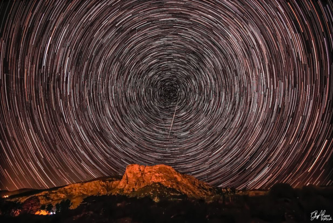 La photo du jour : un long filé d'étoiles au-dessus d'U Monti Gozzi La photo du jour : un long filé d'étoiles au-dessus d'U Monti Gozzi