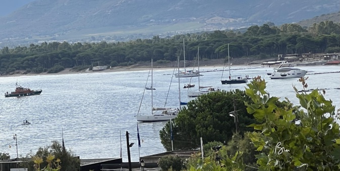 Plusieurs bateaux échoués sur la plage de Calvi (Photo Bru) Plusieurs bateaux échoués sur la plage de Calvi (Photo Bru)