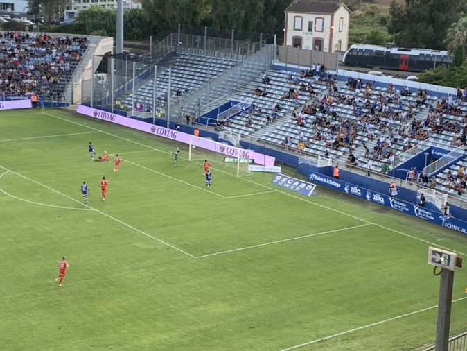 But de Franck Magri pour le SCB à la 8ème minute de jeu But de Franck Magri pour le SCB à la 8ème minute de jeu