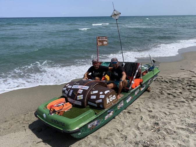 Armand (à gauche) et Julien, ont fait étape plage de l'Arinella à Bastia ce samedi Armand (à gauche) et Julien, ont fait étape plage de l'Arinella à Bastia ce samedi