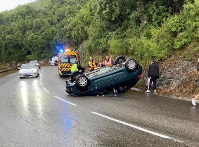 Barbaggio : une voiture sur le toit, deux blessées Barbaggio : une voiture sur le toit, deux blessées
