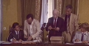 Prosper Alfonsi et le premier bureau de l'Assemblée de Corse. Photo INA. Prosper Alfonsi et le premier bureau de l'Assemblée de Corse. Photo INA.