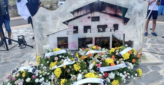 La stèle commémorative des évènements d'Aleria. La stèle commémorative des évènements d'Aleria.