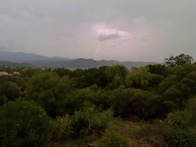Le golfe de Saint-Florent avant la tempête (Cigfy) Le golfe de Saint-Florent avant la tempête (Cigfy)
