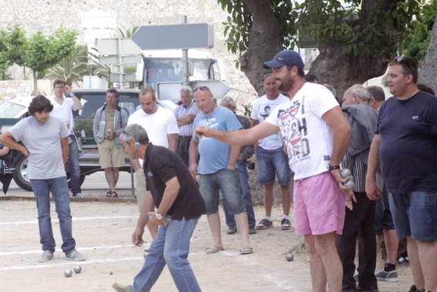 Bracconi- Guerrini remporte le concours de pétanque du Muvimentu di a giuventu calvese Bracconi- Guerrini remporte le concours de pétanque du Muvimentu di a giuventu calvese