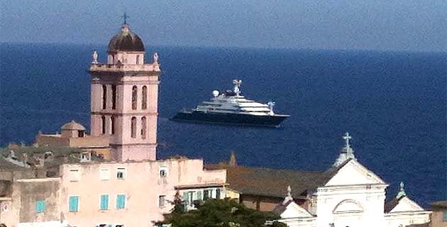 Bastia : L'"Octopus" du milliardaire américain Paul Allen mouille à Ficaghjola !